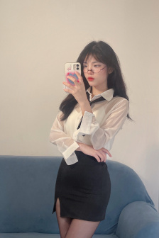 校服下小粉嫩的小奶头